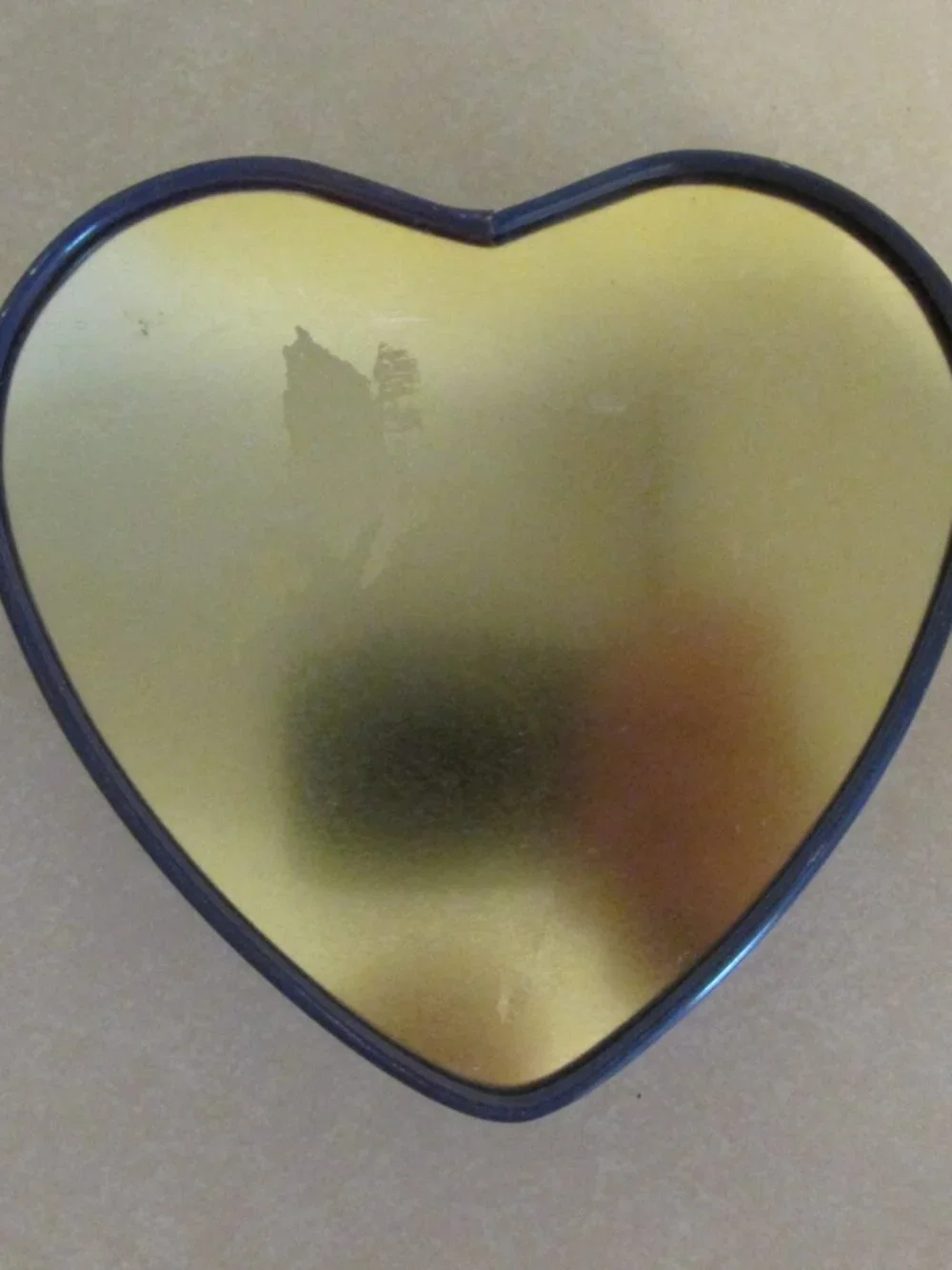 TIN CONTAINER BLUE HEART SHAPE with FLORAL ROSES LID TRINKET BOX GRANNYCORE VICT